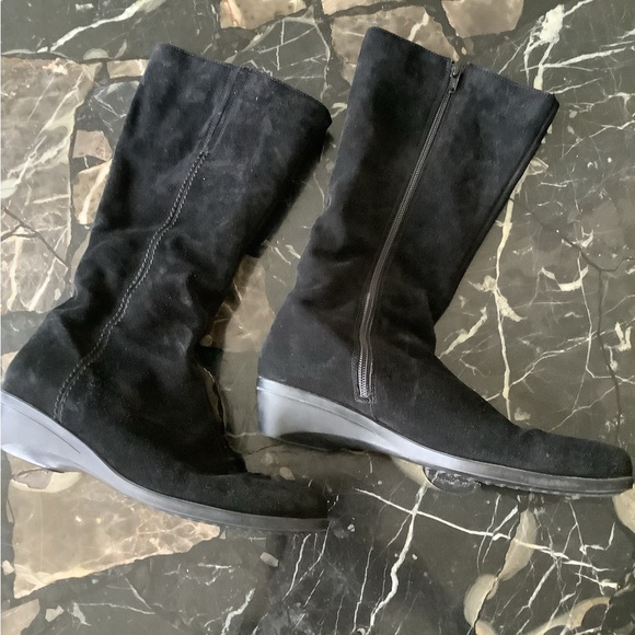 Lacanadienne black suede low wedge heel boots size 8 - Picture 1 of 10